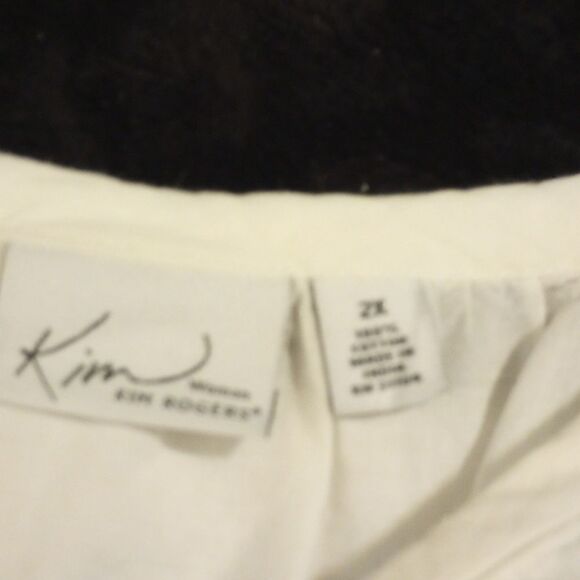 Kim Rodgers short sleeve top with eyelet lace scalloped hem - Picture 11 of 13